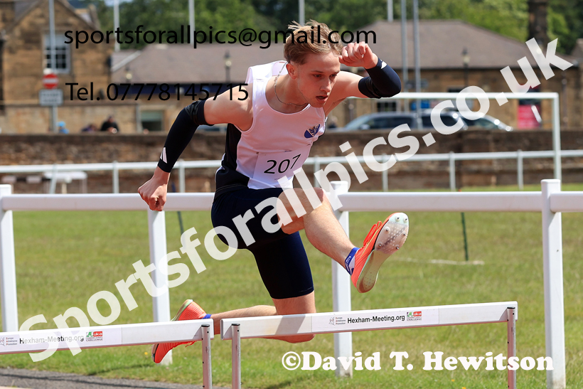 Hurdles, 2026 Northern Schools Inter Counties, Wentworth, Hexham. Photo: David T. Hewitson/Sports for All Pics